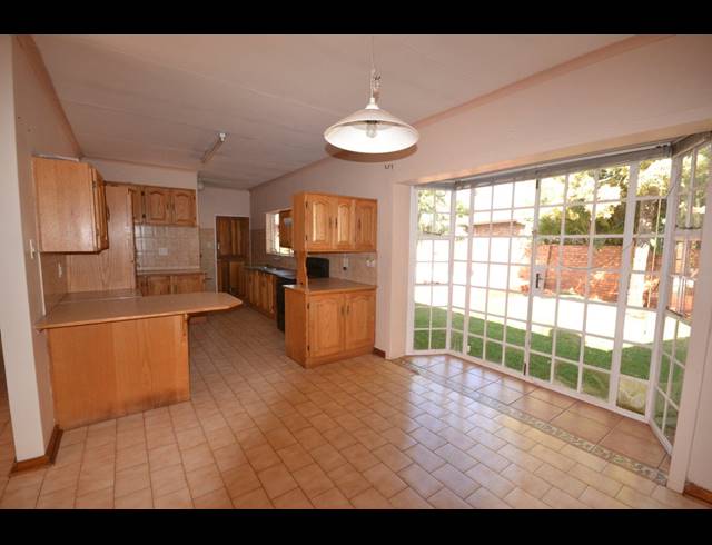 3 BEDROOM HOUSE SOLD IN SINOVILLE